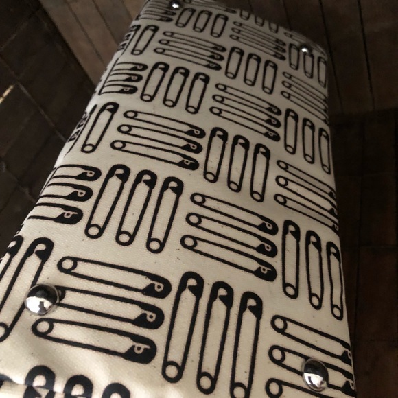 Petunia Pickle Bottom Tote - Picture 4 of 8